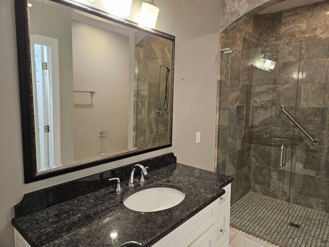 Building Photo - Fantastic 3br 2.5ba End Unit Townhome in North Raleigh! 1 Car Garage!