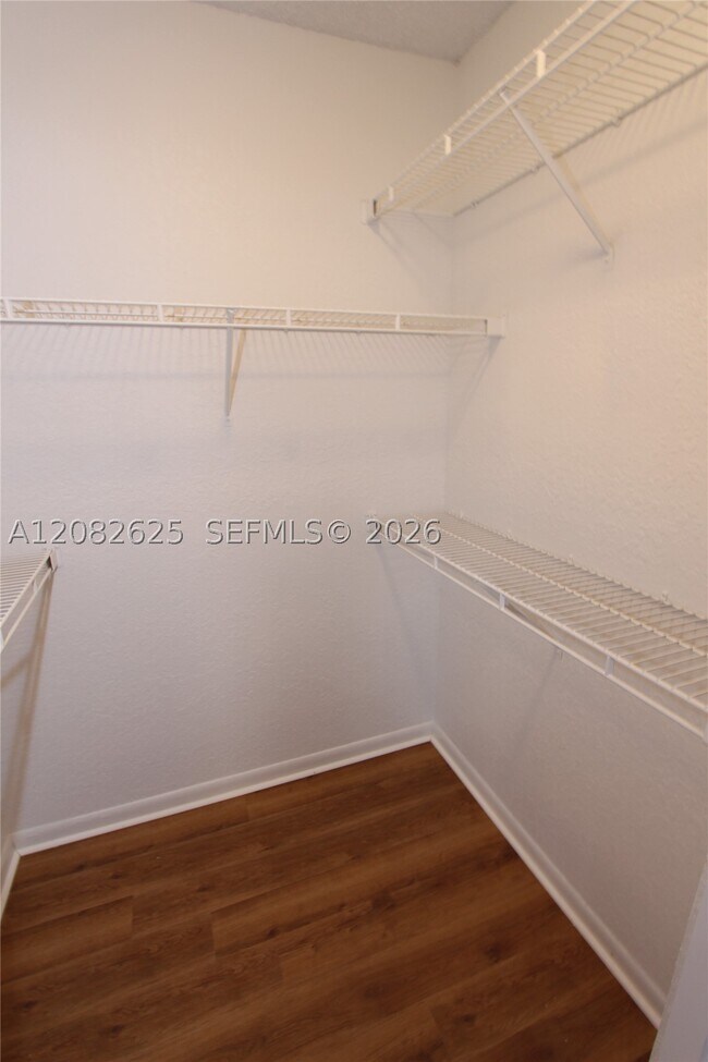 Building Photo - 2881 N Oakland Forest Dr
