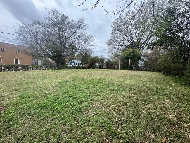Building Photo - 1895 S Lauderdale St