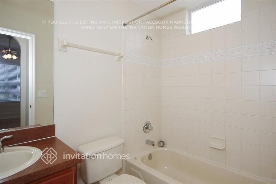 Building Photo - 5011 Bellthorn Dr