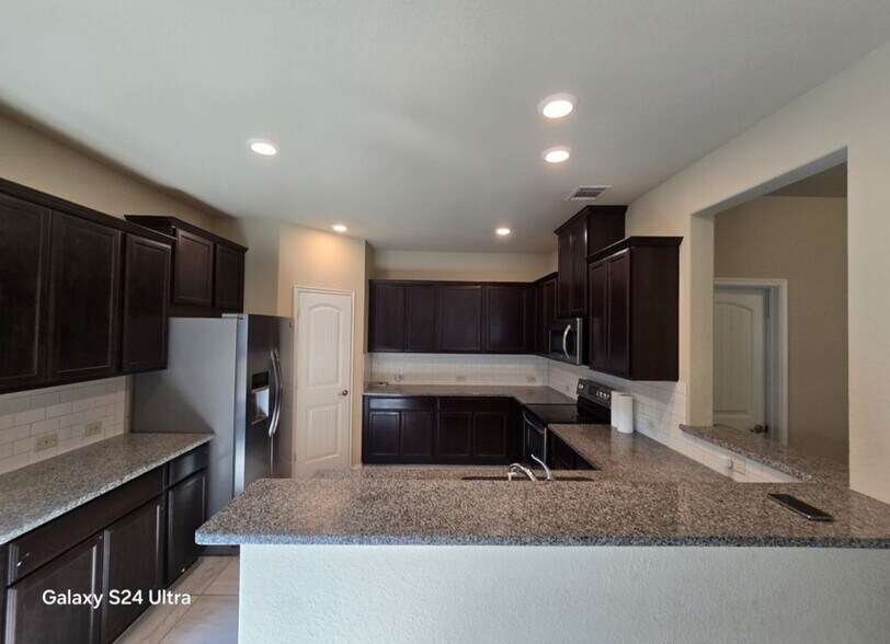 Building Photo - 9921 Prairie Dog Ln