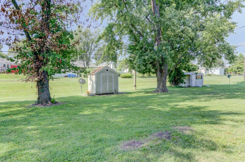 Building Photo - 10768 Tropic Dr