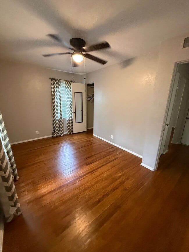 Building Photo - 2 bedroom, 1 bath house