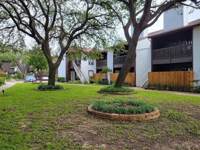 Building Photo - 2601 S Braeswood Blvd