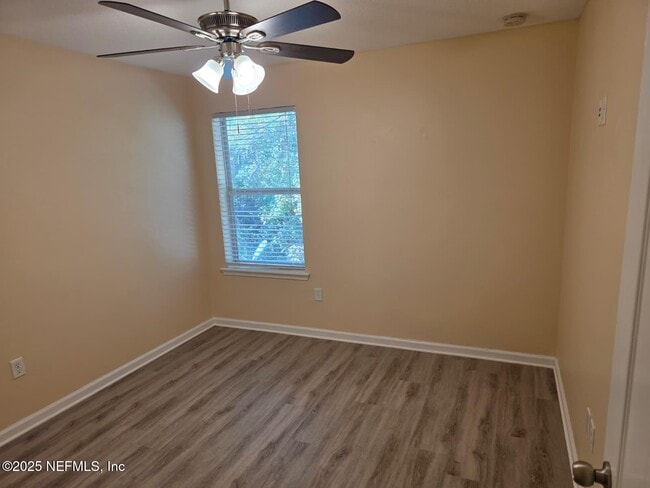 Building Photo - 498 Walnut Dr