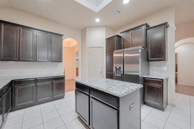 Building Photo - 4410 Fenetre Forest St