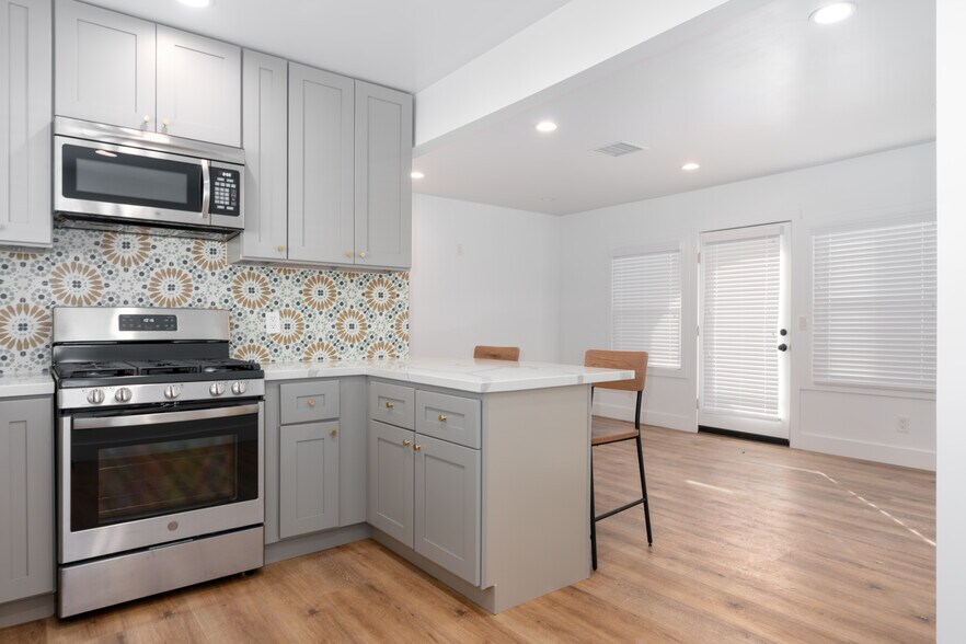 Building Photo - 2934 Somerset Dr