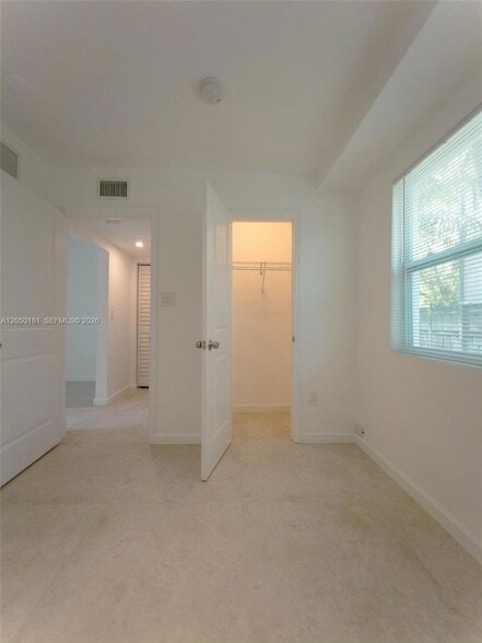Building Photo - 3676 Oak Ave