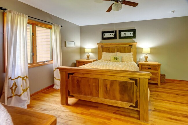 Building Photo - 525 Townsand Hollow Rd