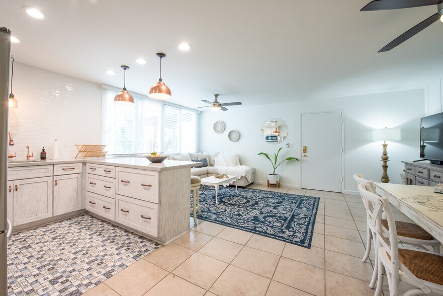 Building Photo - 4880 Sandyland Rd