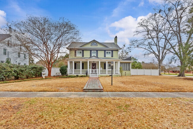 Building Photo - 1502 Tryon Rd