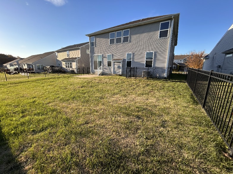 Building Photo - 427 Rockcrest Way