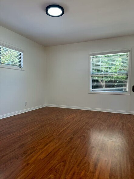 Building Photo - 18241 Schoenborn St
