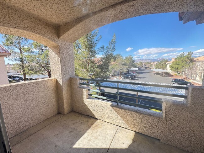 Building Photo - 5415 W Harmon Ave