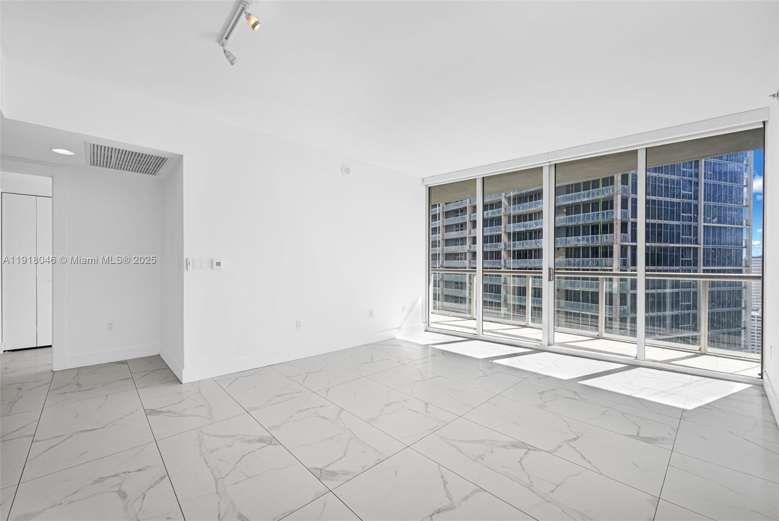 Building Photo - 475 Brickell Ave