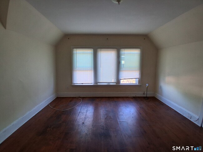 Building Photo - 135 Sherwood Ave
