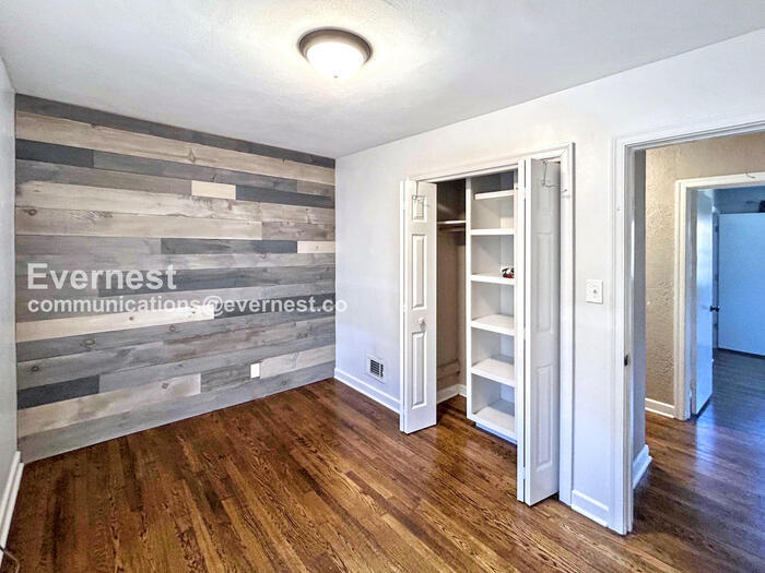 Building Photo - 809 Raymond Ct