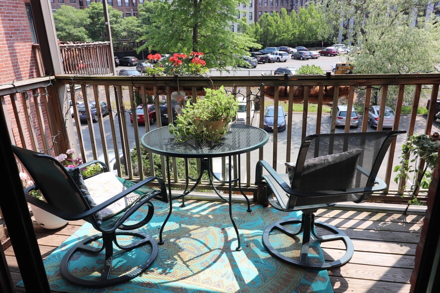 Building Photo - 96 Gainsborough St