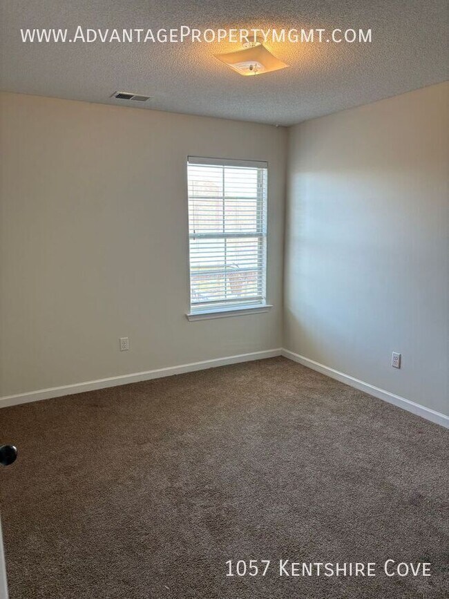 Building Photo - 1057 Kentshire Cove