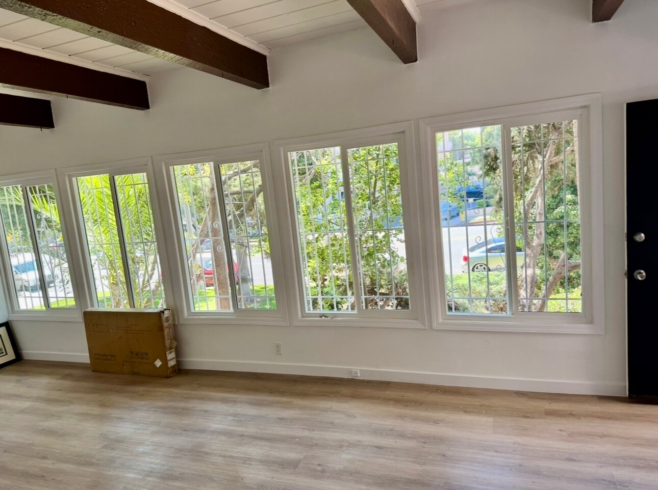 Lots of light - 1320 S Beverly Glen Blvd