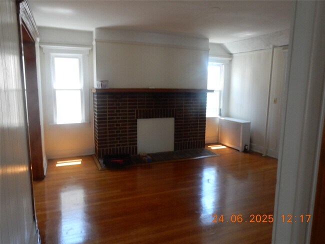 Building Photo - 337 S 3rd Ave