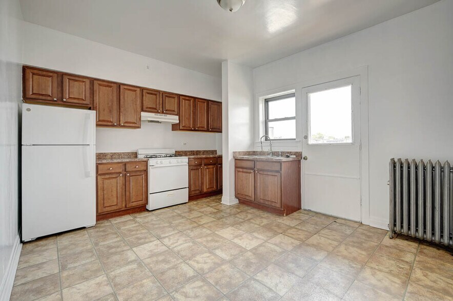 Primary Photo - 2638 N Milwaukee Ave