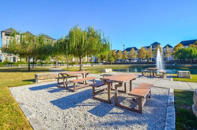 Building Photo - 6125 Cottage Grove Lake Dr