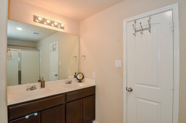 Building Photo - 9426 Barton Crossing Ln