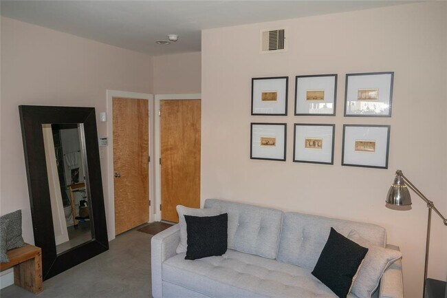 Building Photo - 1037 Bonner St