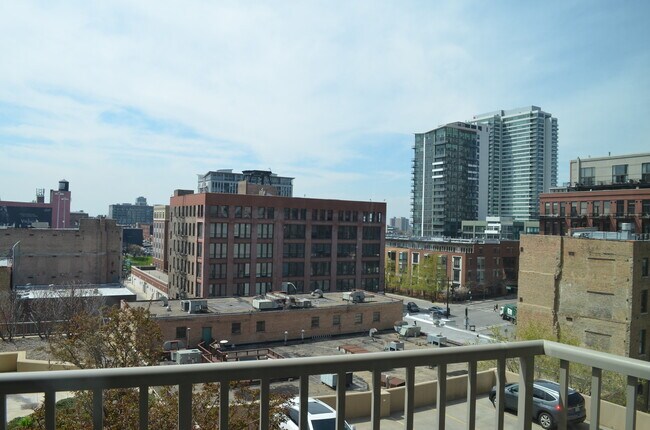 Building Photo - 200 N Jefferson St