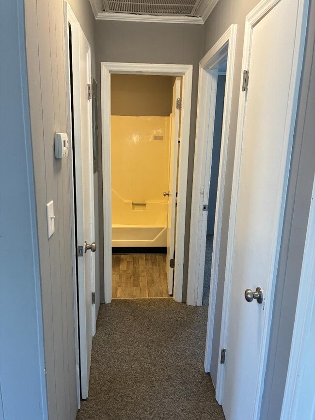 Building Photo - 207 Lee St NE