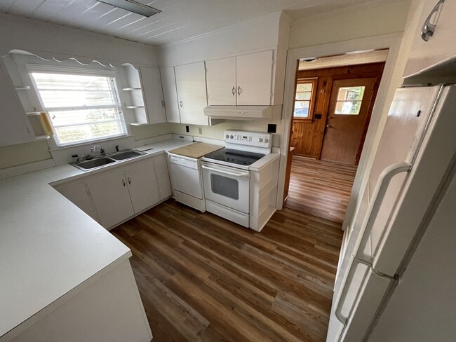 Building Photo - 3205 Bridges St