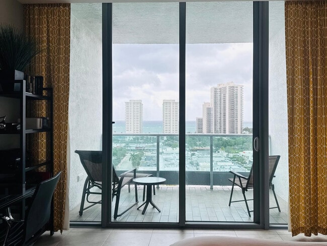 Building Photo - 3333 NE 32nd Ave