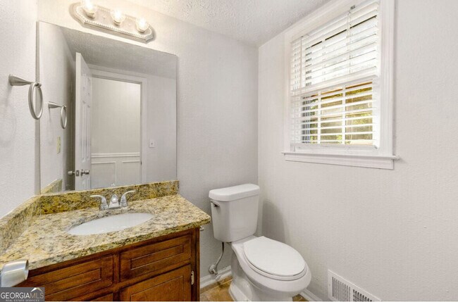 Building Photo - 1432 Fieldgreen Overlook