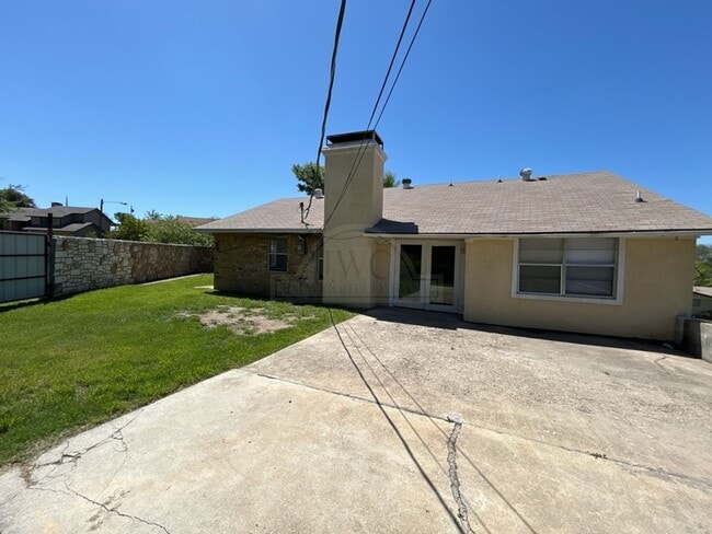 Building Photo - 801 Carmen St