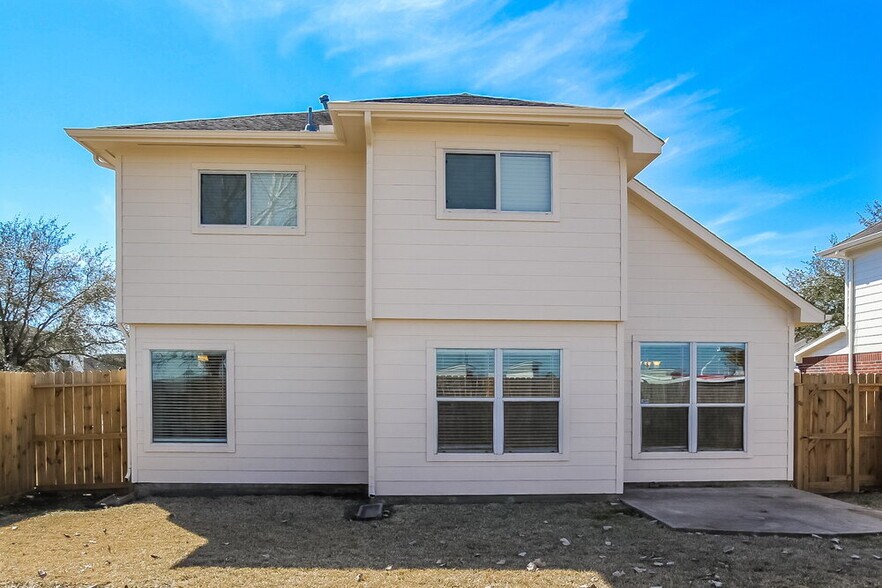 Building Photo - 16315 Rockcreek Ln