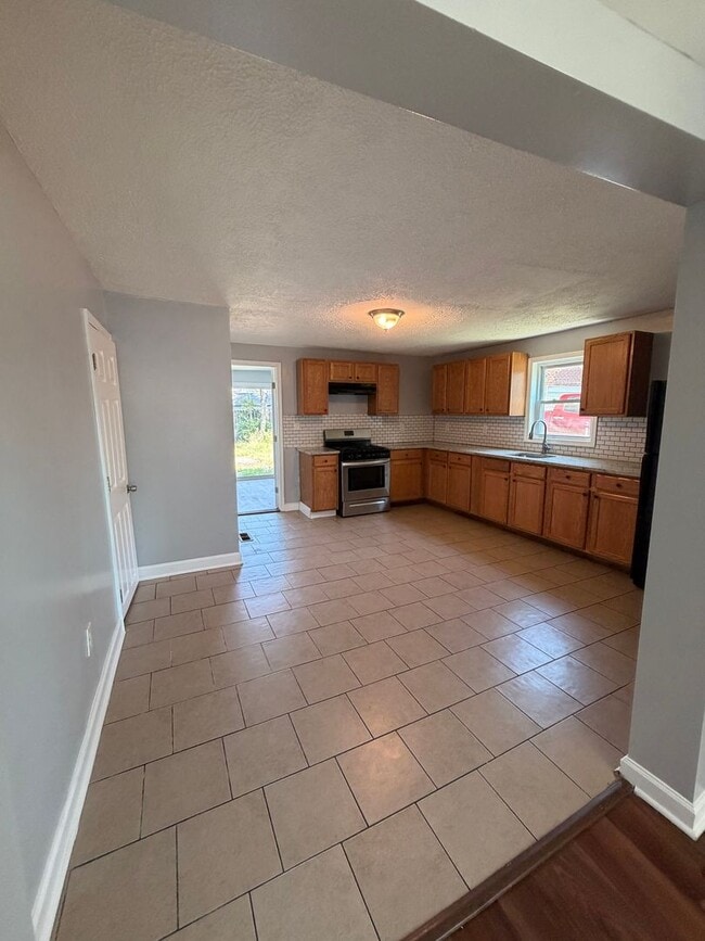 Building Photo - 1803 Homberg Ave