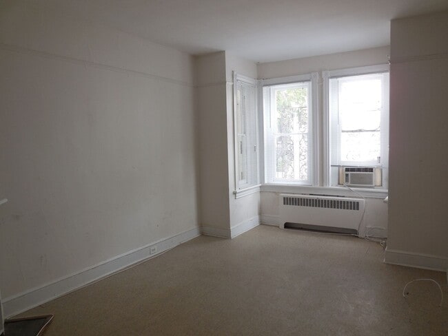 Building Photo - $4500 / 4br - Sunny 4 Bedroom 2 Bath Georg...