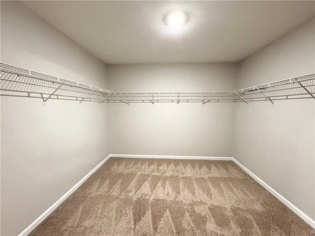 Building Photo - Corner-Lot Luxury Living in Bridlewood Far...