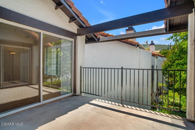 Building Photo - 5532 Las Virgenes Rd