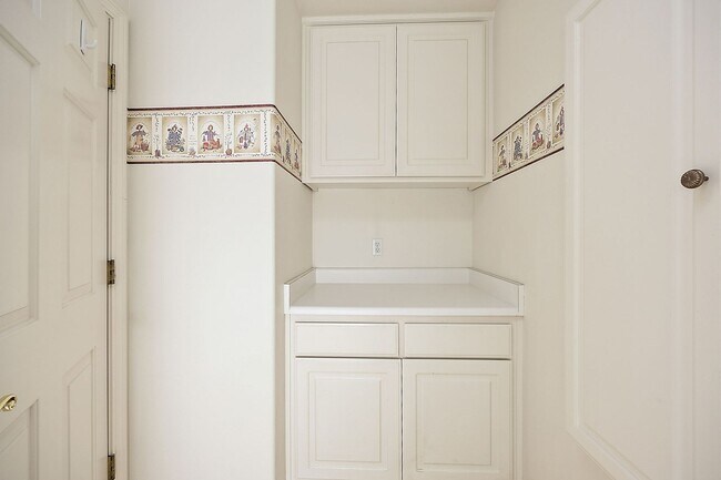 Building Photo - Alder Creek Estates Home available**Gated Community**Minutes from Rogue Regional Medical Center o...