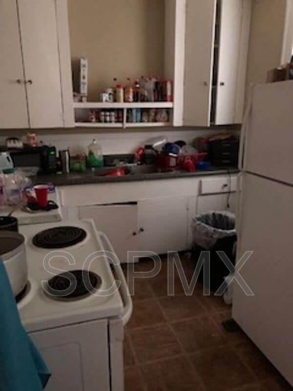 Building Photo - 2624 S Allen Dr