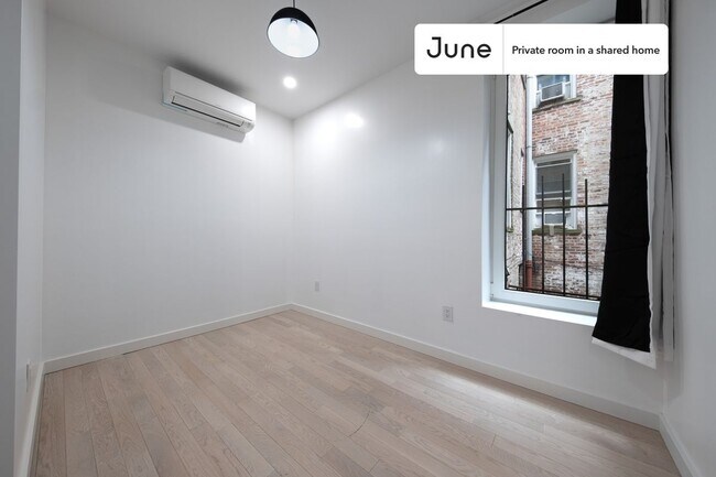 Building Photo - Room in Shared 4 bed/2 bath home