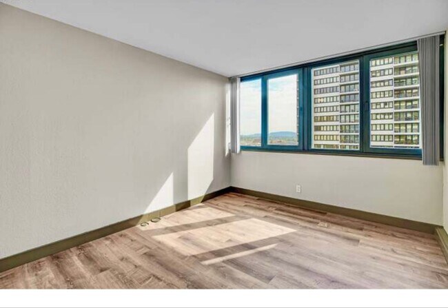 Building Photo - 255 SW Harrison St