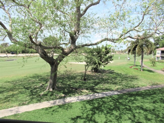 Building Photo - FURNISHED 2/2 GOLF COURSE  6 MONTH RENTAL APR. 29 - OCT. 31, 2026