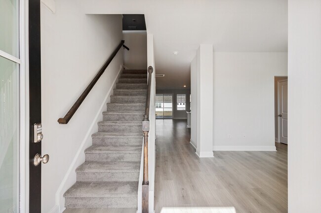 Building Photo - 2053 Ainsley Dr