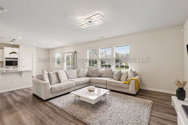 Building Photo - 16110 Winfield Hall Dr