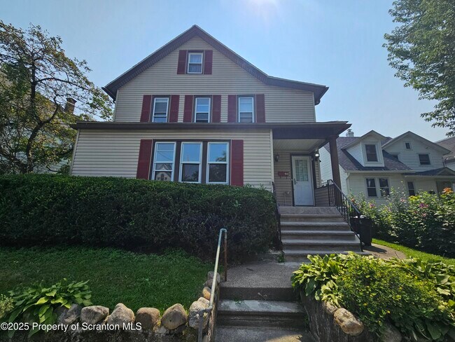 Primary Photo - 1042 Taylor Ave