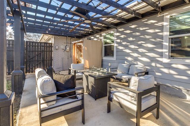 Building Photo - 2808 Sharpview Ln