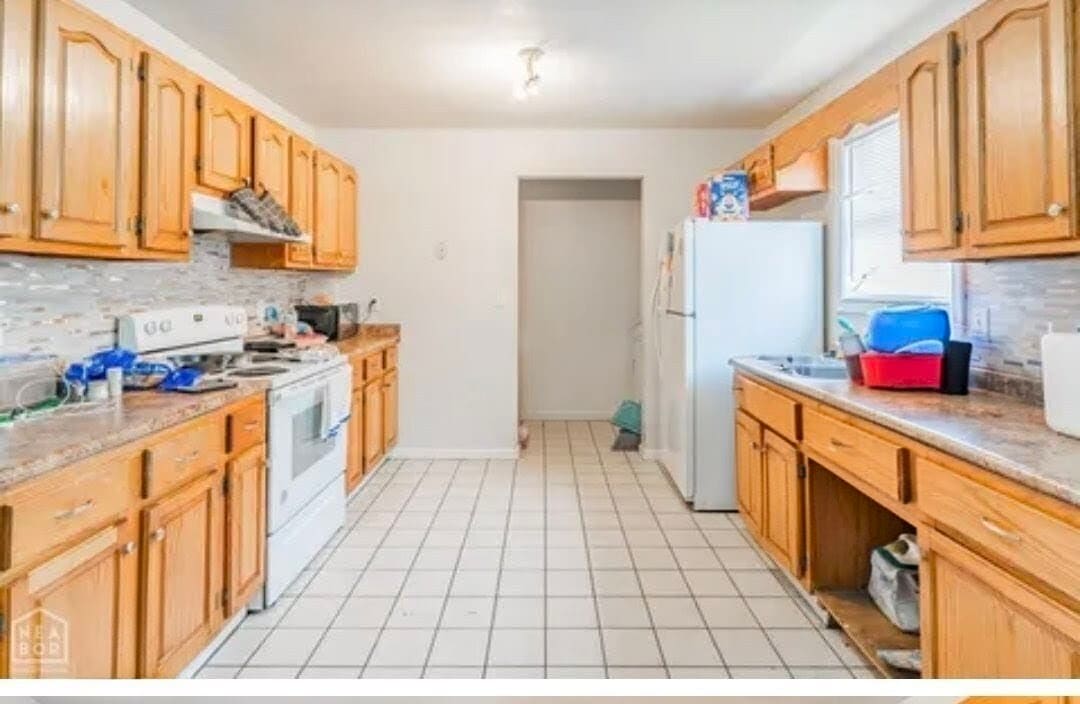 Building Photo - 2807 Breezewood Dr